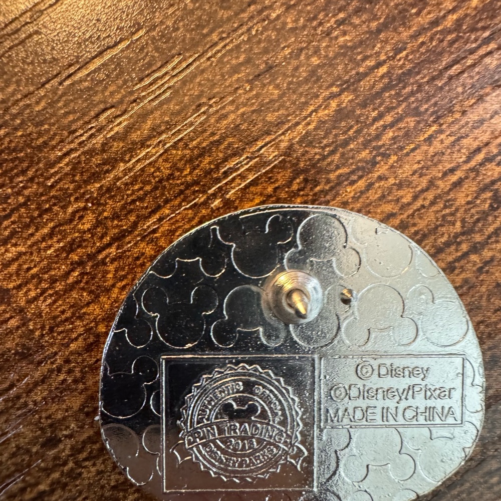 ONE LOT Disney Trading Pins - Picture 6 of 16